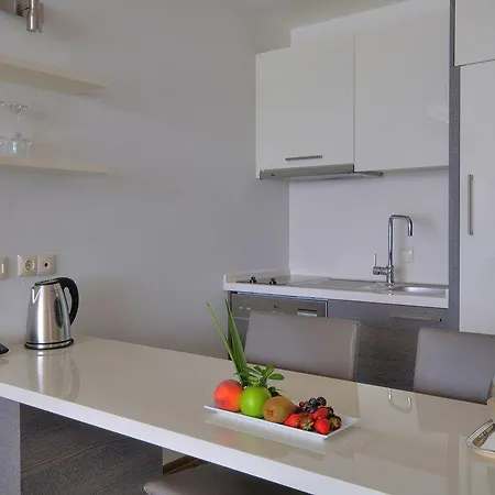 Отель Delmar & 3*